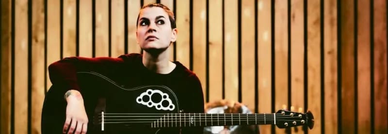 listing Kaki King