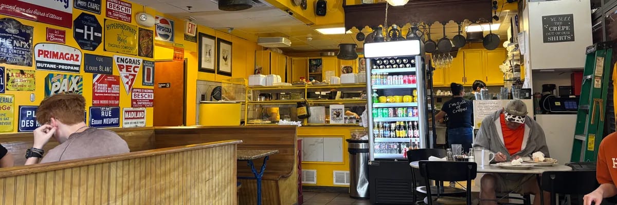 Le Cafe Crepe image