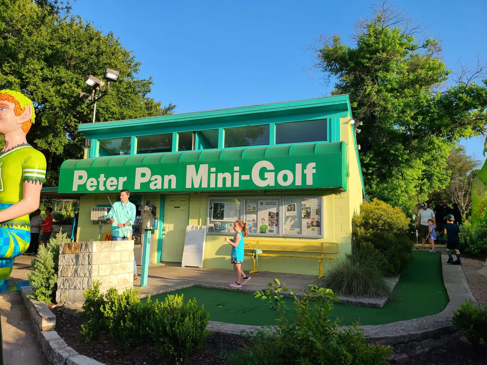 Mini Golf image