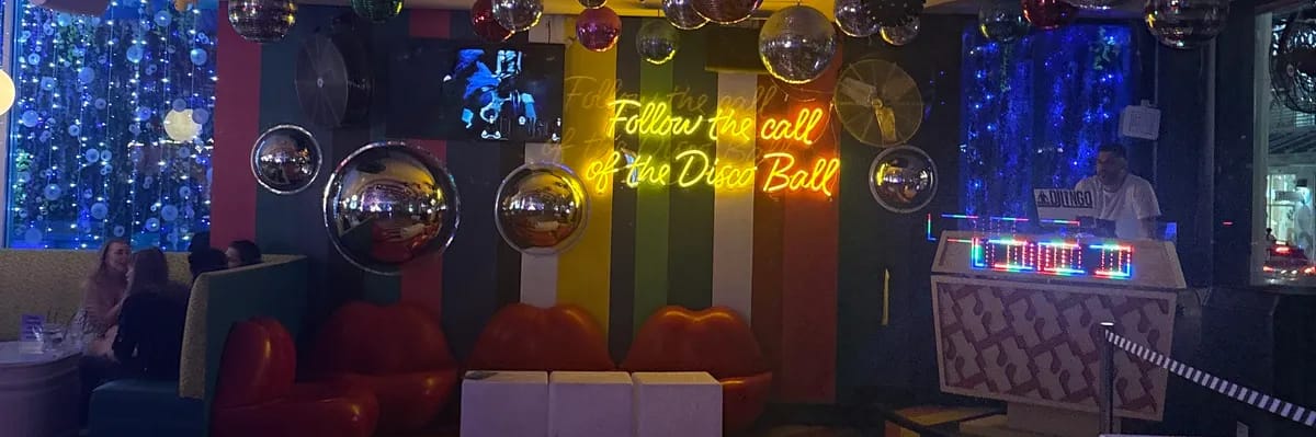 Wonder Bar image