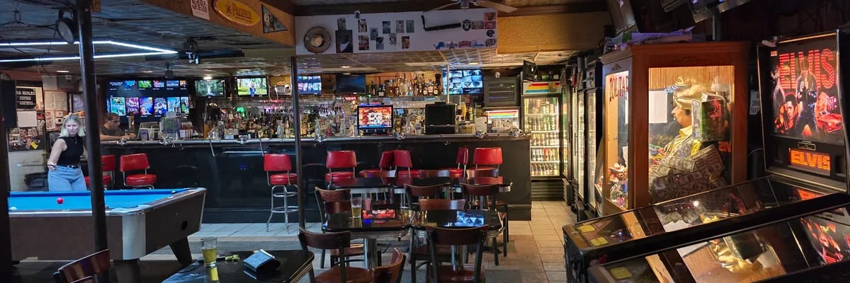 G & S Lounge image
